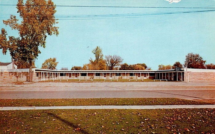 Wolds Motel - Vintage Postcard (newer photo)